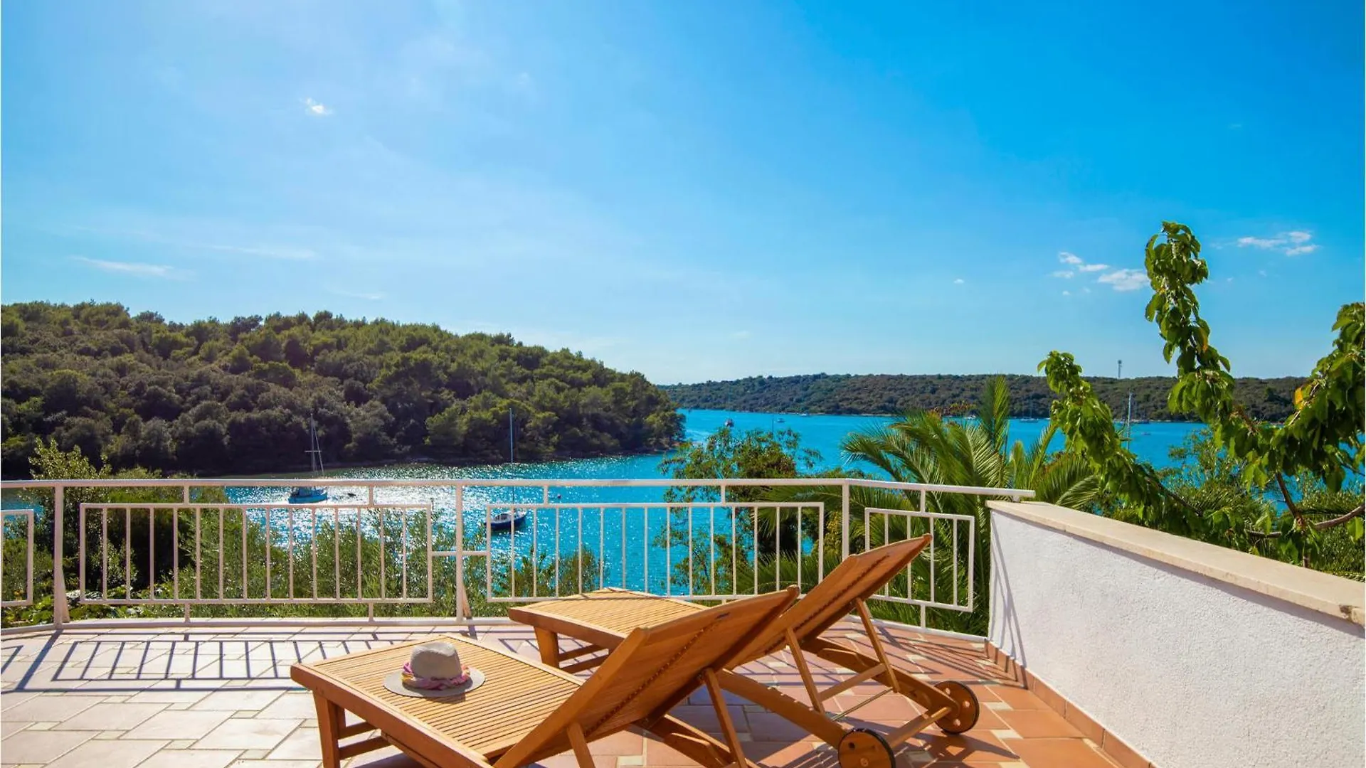 Kontakte von 2 Bedroom Amazing Apartment In Pula