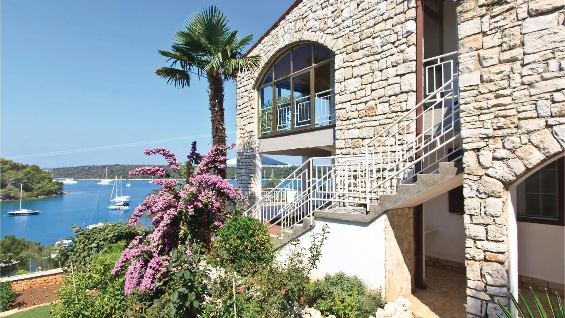 2 Bedroom Amazing Apartment In Pula